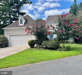 3814 Parkland Dr Fairfax, VA 22033