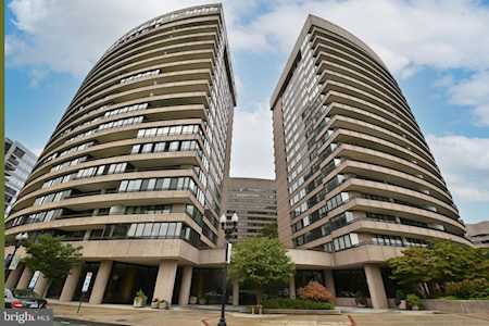 1300 Crystal Dr Arlington, VA 22202