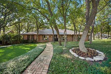 2101 Adams Drive Arlington, TX 76011