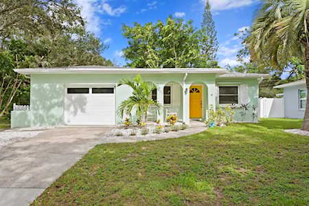 657 Pinewood Dr Dunedin, FL 34698
