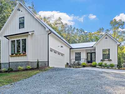8709 Crestview Dr Waxhaw, NC 28173