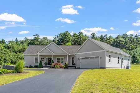12 Walnut Grove St Uxbridge, MA 01569
