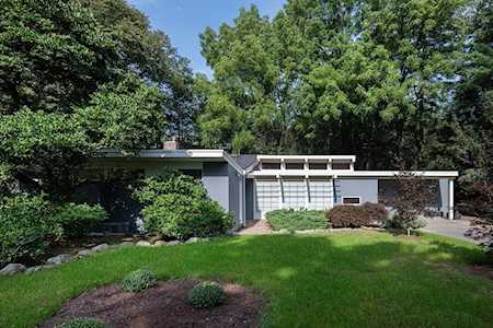 15 Field Rd Lexington, MA 02421