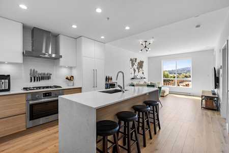 3131 Murray Street #211 Port Moody, BC V3H 0L9
