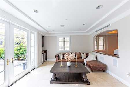 815 S Le Doux Rd #101 Los Angeles, CA 90035