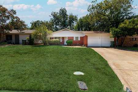 1724 Chip N Dale Drive Arlington, TX 76012
