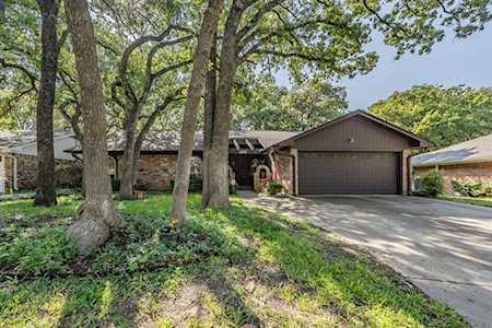 2015 N Meadow Way Circle Arlington, TX 76015
