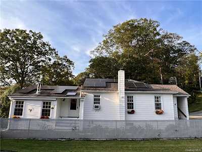 743 E Hillside Rd Wappingers Falls, NY 12590