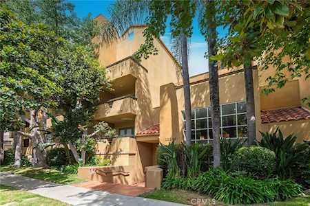 12841 Bloomfield St #304 Studio City, CA 91604