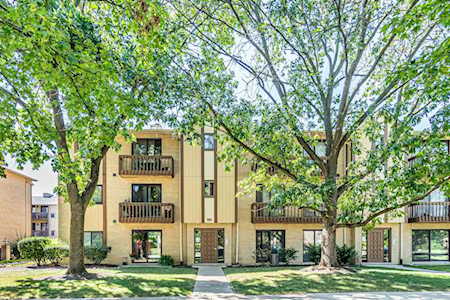 95 Olesen Dr #2P Naperville, IL 60540