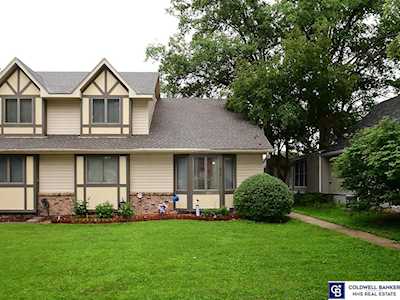 517 S Jackson St Papillion, NE 68046