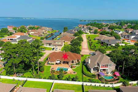5892 White Oak Trace Conroe, TX 77304