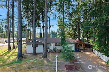 975 SW Circle Dr Port Orchard, WA 98367