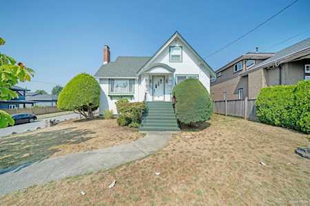 1823 Eighth Avenue New Westminster, BC V3M 2S9
