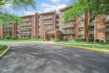 701 Lake Hinsdale Dr #301 Willowbrook, IL 60527