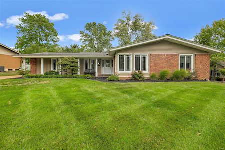 110 Five Meadows Ln Ballwin, MO 63011