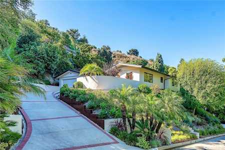 3747 Benedict Canyon Ln Sherman Oaks, CA 91423