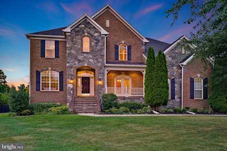 25504 Falling Cedars Ct Chantilly, VA 20152