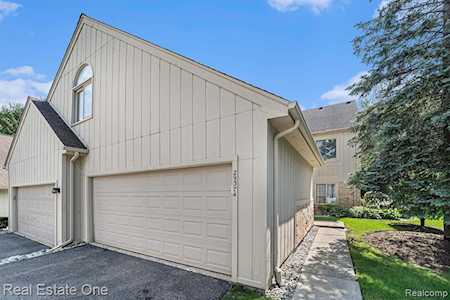 29374 Laurel Dr Farmington Hills, MI 48331