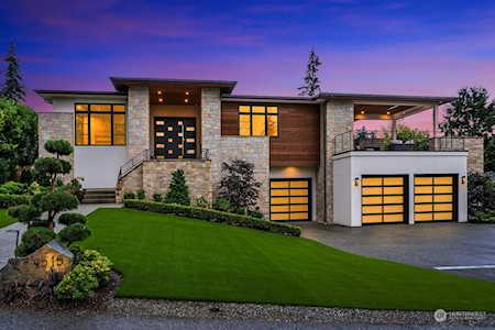 9515 NE 30th St Clyde Hill, WA 98004