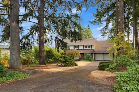 9447 NE 14th St Clyde Hill, WA 98004