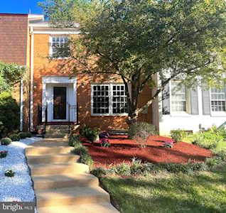 2421 Falls Place Ct Falls Church, VA 22043