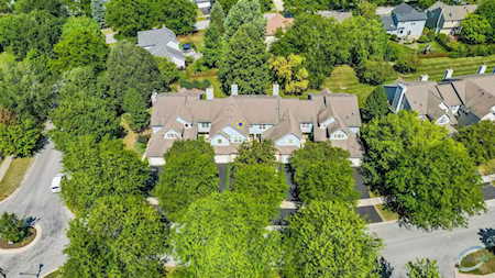 1305 Rhodes Ln Naperville, IL 60540