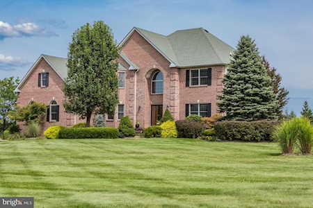 2 Roosevelt Ave Pennington, NJ 08534