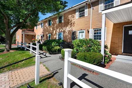 109 Elmwood Dr Hudson, NH 03051