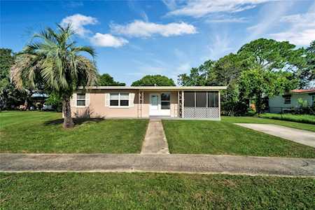 952 N Village Dr Deltona, FL 32725