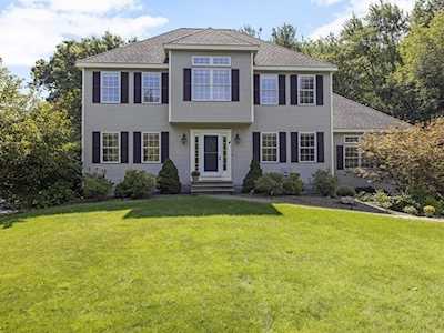 4 Bullmoose Run Hopkinton, MA 01748