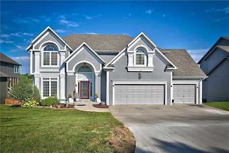 5730 NE Timber Hills Dr Lee's Summit, MO 64064