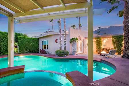 910 N Buttonwillow Circle Palm Springs, CA 92262