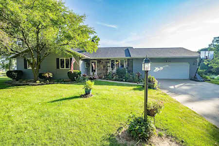 242 E Dellview Drive Warsaw, IN 46582