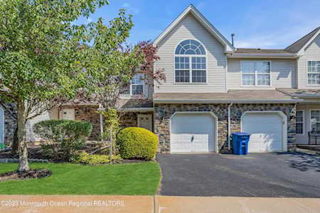 40 Maywood Run Tinton Falls, NJ 07753