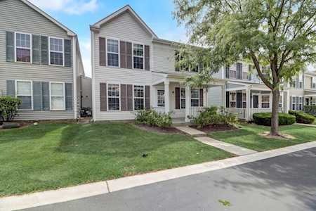 1637 Victoria Park Circle Aurora, IL 60504