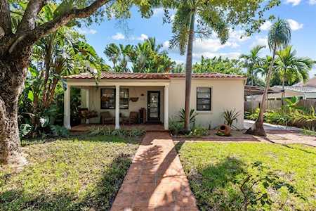 900 SW 9th Ter Fort Lauderdale, FL 33315
