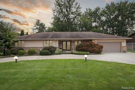 31301 Wentworth St Livonia, MI 48154