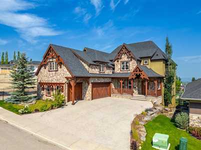 57 Crestridge View SW Calgary, AB T2B 0M1