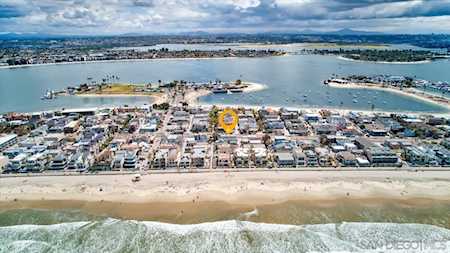 727 Ostend Ct San Diego, CA 92109