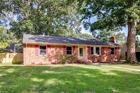 633 Lovegrove Ave Chesapeake, VA 23323