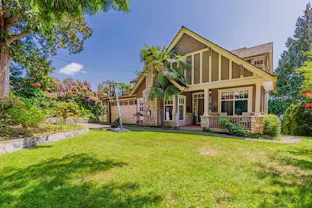 1630 Lawson Avenue West Vancouver, BC V7V 2C9