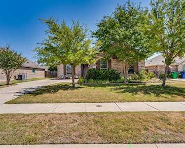 204 Saxon Street Waxahachie, TX 75165