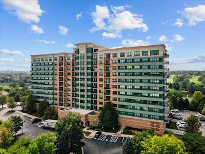 6420 Double Eagle Dr #907 Woodridge, IL 60517