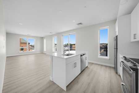 157 Chestnut #404 Chelsea, MA 02150