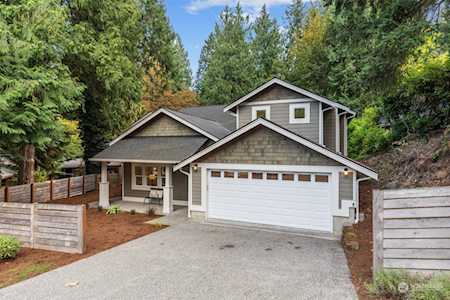 3329 NE 185th St Lake Forest Park, WA 98155