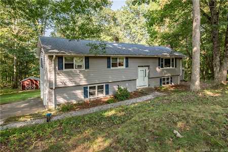13 Hawthorne Hill Rd Newtown, CT 06470
