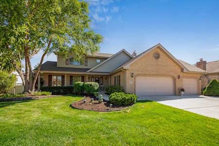 1629 Chauser Ln Woodridge, IL 60517