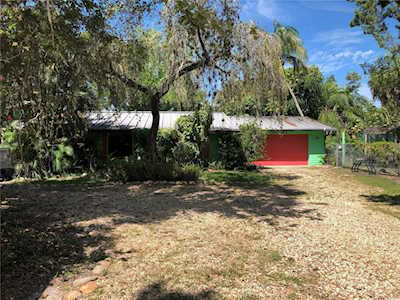 6833 Pine St Longboat Key, FL 34228