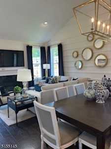 52 Whitney Ave Morris Plains Boro, NJ 07960